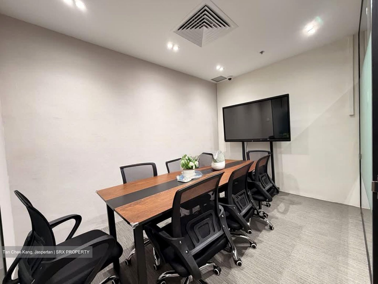 International Plaza (D2), Office #572117031